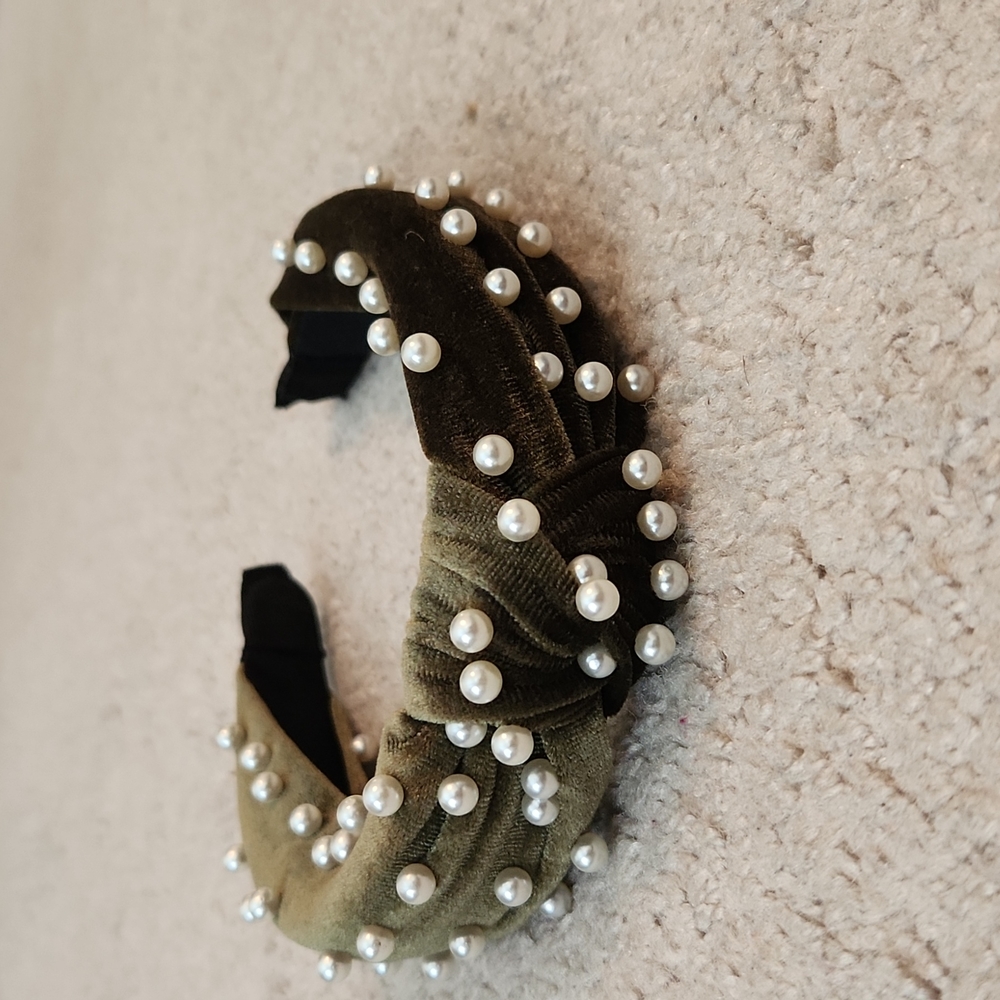 🔥🔥Olive Green velvet headbands with pearls NWOT